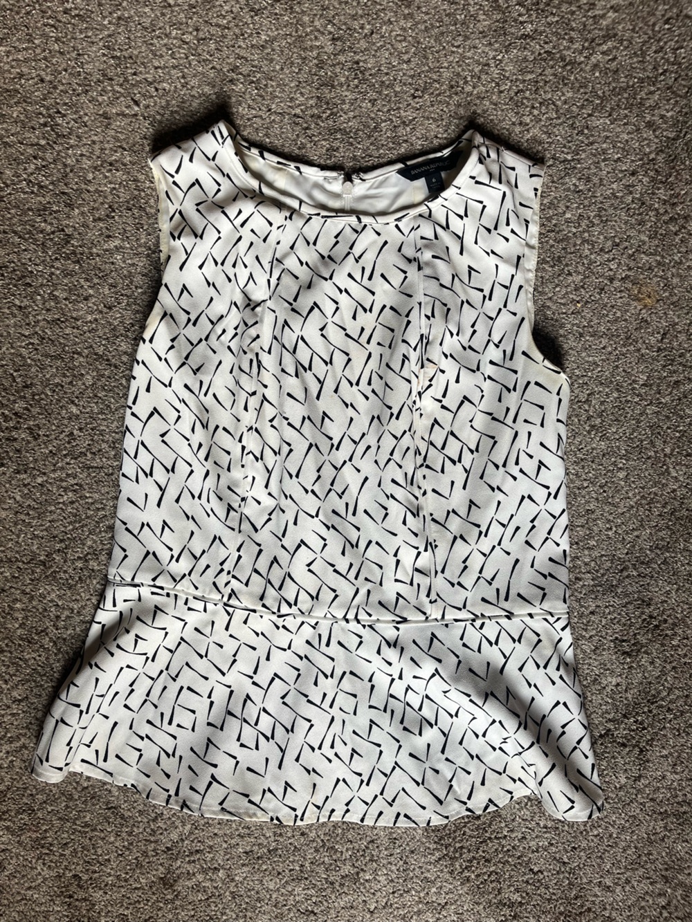Banana Republic White Sleeveless Blouse with Black Dash Print